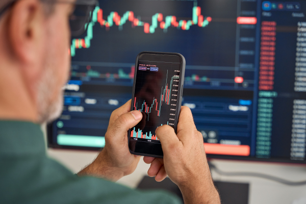 Η S&P για τις ελληνικές τράπεζες: Πού βλέπει τους μεγαλύτερους κινδύνους