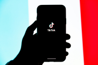 Οικογένειες στη Γαλλία μηνύουν την TikTok μετά τις αυτοκτονίες εφήβων