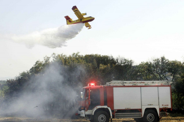 Πέλλα: Μαίνεται η πυρκαγιά - Μάχη με τις φλόγες δίνουν αεροσκάφη και πυροσβέστες