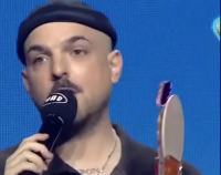 Πατέρας για πρώτη φορά ο APON: Το ανακοίνωσε στα MAD VMA 2026