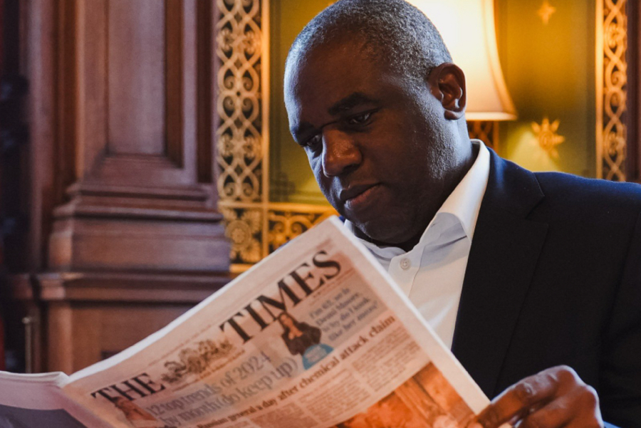 «Γκανγκστερική» απειλή Μεντβέντεφ σε Times: «Είστε νόμιμοι στρατιωτικοί στόχοι»