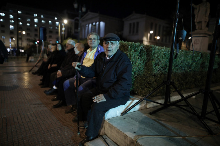 Αποφάσεις βόμβα από το Διοικητικό Πρωτοδικείο Αθηνών: Δώρα και επικουρικές στους συνταξιούχους με τόκο πενταετίας