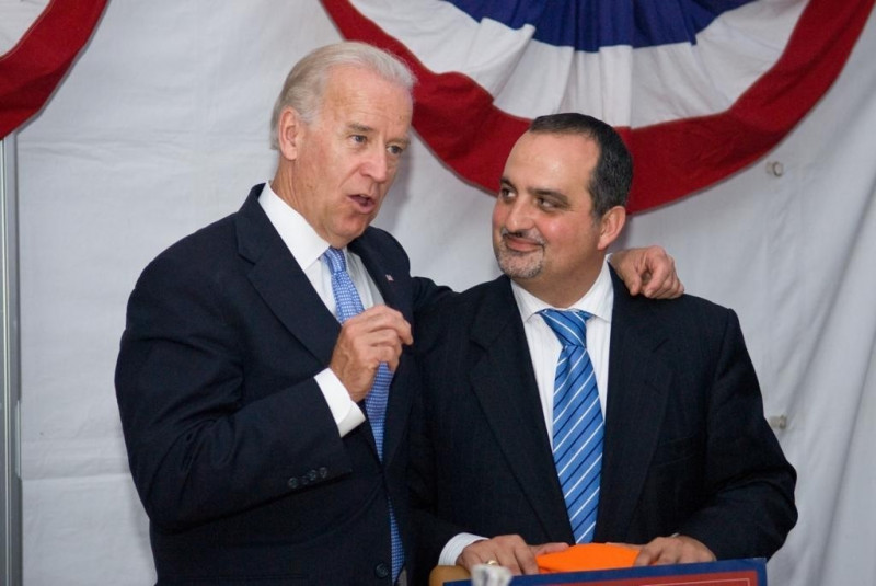 Ο Μάικλ Καρλούτσος στο Dnews: Ξεκάθαρη η στάση του Τζο Μπάιντεν απέναντι στην Τουρκία - πώς βγήκε το παρατσούκλι "Μπαϊντενόπουλος"