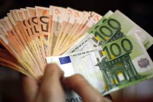 ΣΕΒ: Κάθε Έλληνας χρωστά 29.700 ευρώ στους δανειστές στο εξωτερικό