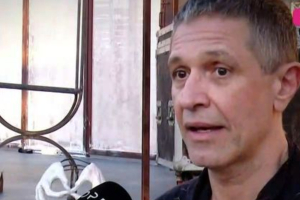 Αιμίλιος Χειλάκης: «Η εφηβεία μου με οδήγησε σ’ αυτό που είμαι σήμερα» (Βίντεο)