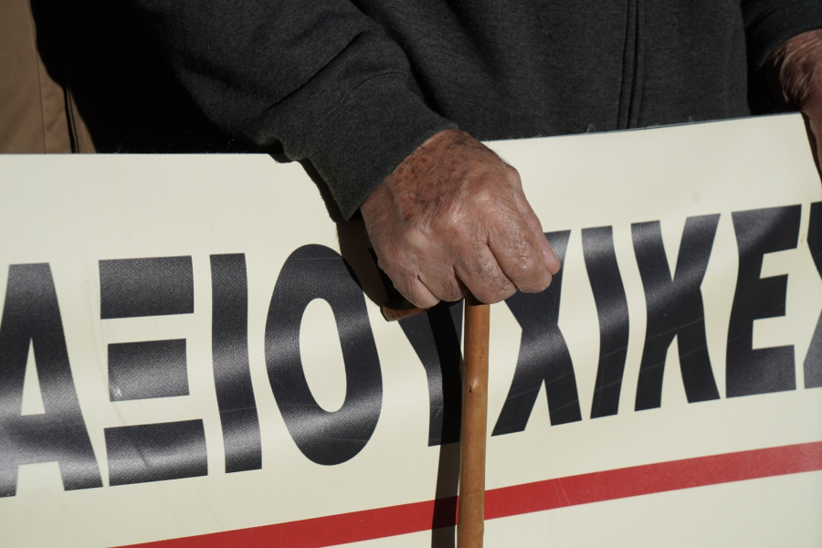 Αναδρομικά συνταξιούχων: Τα ποσά που δίνονται σήμερα, τι ώρα καταβάλλονται