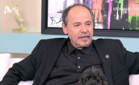 Αλέξανδρος Ρήγας: Ο λόγος που φοράει μόνο μαύρα - «Είναι η ντουλάπα του Ζορό»