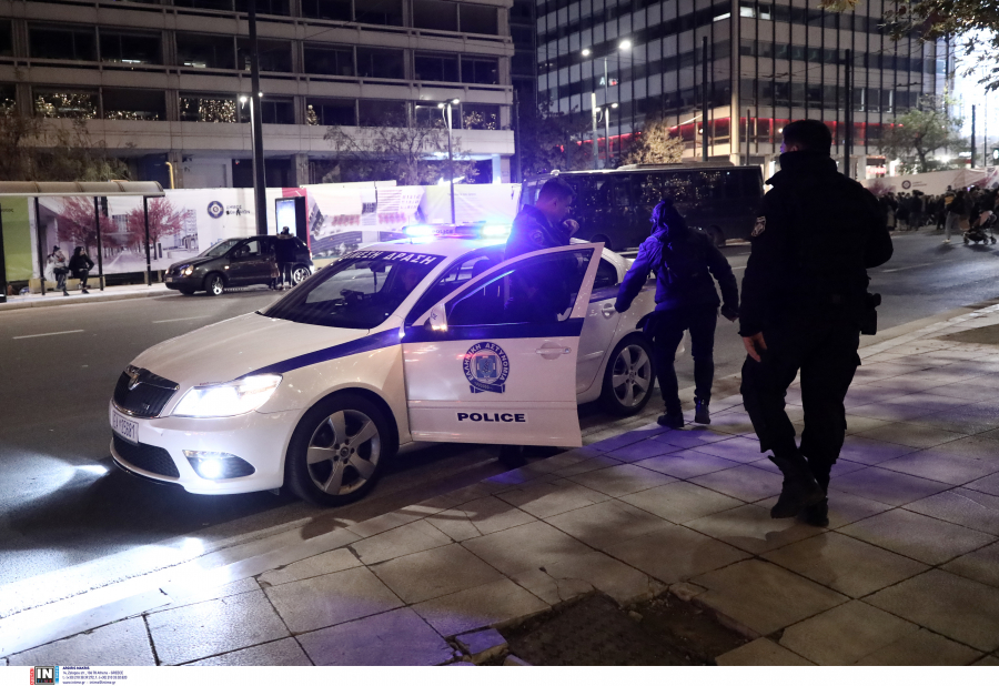 Ελεγχοι της ΕΛ.ΑΣ τα Χριστούγεννα: Συλλήψεις, «λουκέτα» και «βαριά» πρόστιμα για μη χρήση μάσκας