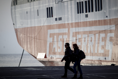 Ταλαιπωρία για 734 επιβάτες πλοίου στη Ραφήνα, παραμένει από το πρωί στο λιμάνι