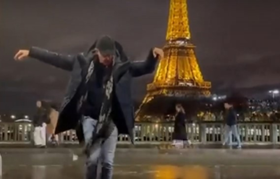 Νίκος Αλιάγας: Χορεύει μπροστά στον Πύργο του Άιφελ και γίνεται viral (βίντεο)