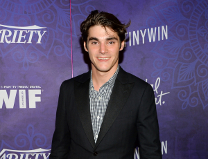 «Breaking Bad»: Το συγκινητικό αντίο του Bryan Cranston στον RJ Mitte - «Θα μου λείψεις, γιε μου»