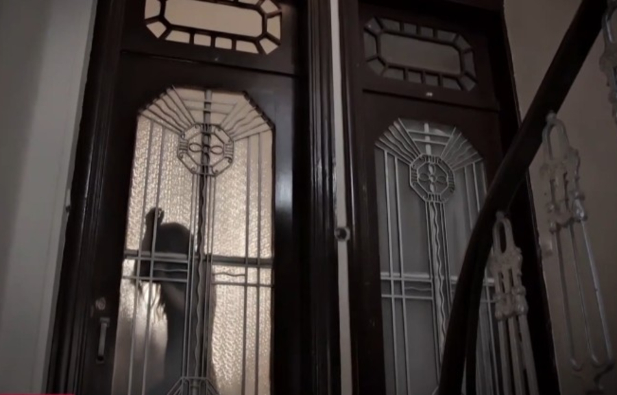 Ξυλοκόπησε τη σύντροφό του και την άφησε γυμνή στην εθνική οδό: «Πάρτε τον, με έχει χτυπήσει»