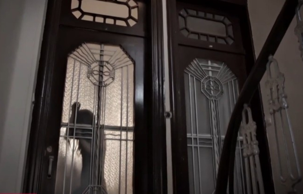 Ξυλοκόπησε τη σύντροφό του και την άφησε γυμνή στην εθνική οδό: «Πάρτε τον, με έχει χτυπήσει»