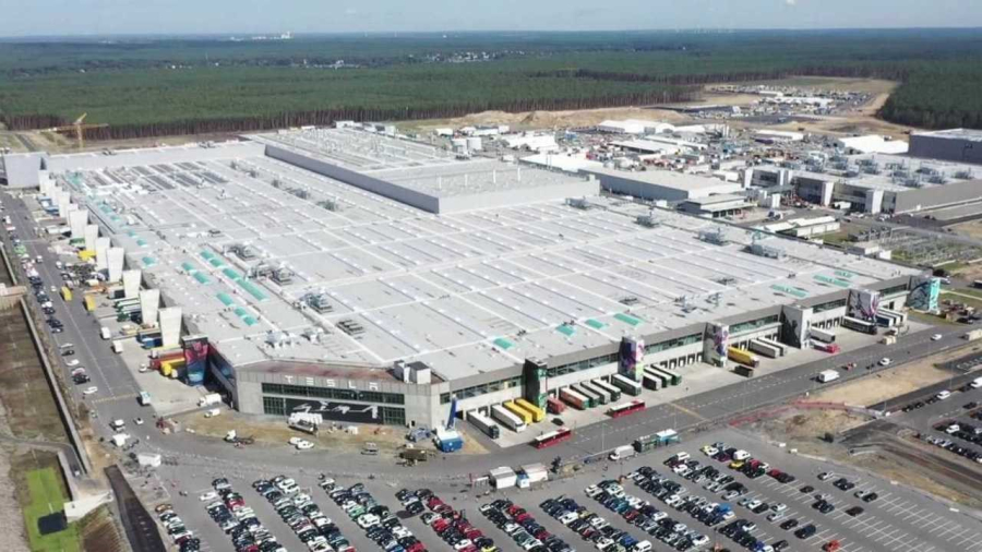 Από τι απειλείται το εργοστάσιο της Tesla στη Γερμανία;