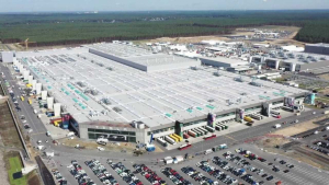 Από τι απειλείται το εργοστάσιο της Tesla στη Γερμανία;