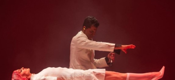 Σοκαριστικό ατύχημα στη σκηνή για τον Σάκη Ρουβά (βίντεο)