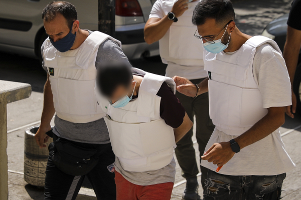 Δάφνη: Προφυλακίστηκε ο 40χρονος συζυγοκτόνος - Την παρακολουθούσε με «κοριούς» (βίντεο)