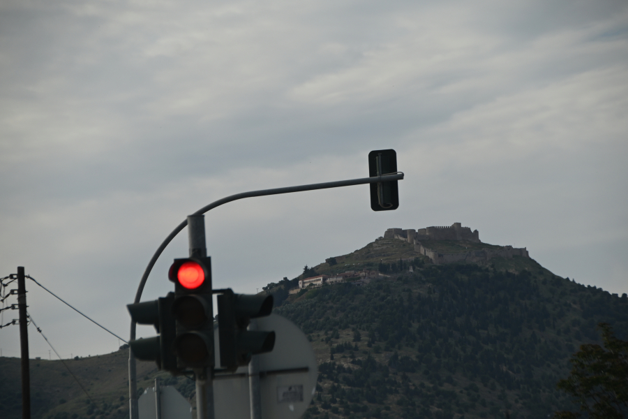 Στη Βουλή ο νέος ΚΟΚ: Ποιες παραβάσεις ποινικοποιούνται - Mε sms οι κλήσεις, αλλάζουν τα πρόστιμα