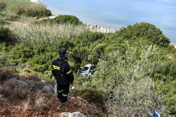 Τραγωδία στην Κερατέα: Νεκρός ο 24χρονος οδηγός που έπεσε σε γκρεμό με το αυτοκίνητο