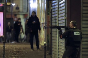 Αναζητείται δεύτερος ύποπτος για την επίθεση στο Παρίσι