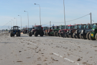 Χριστούγεννα στα μπλόκα οι αγρότες: Κλείνουν νέοι δρόμοι τις επόμενες ώρες