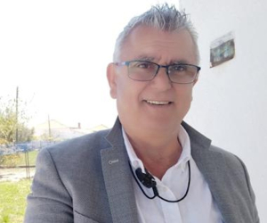 «Γεροντοκόρη» ετών 51 συρρικνώνει την δημοκρατία