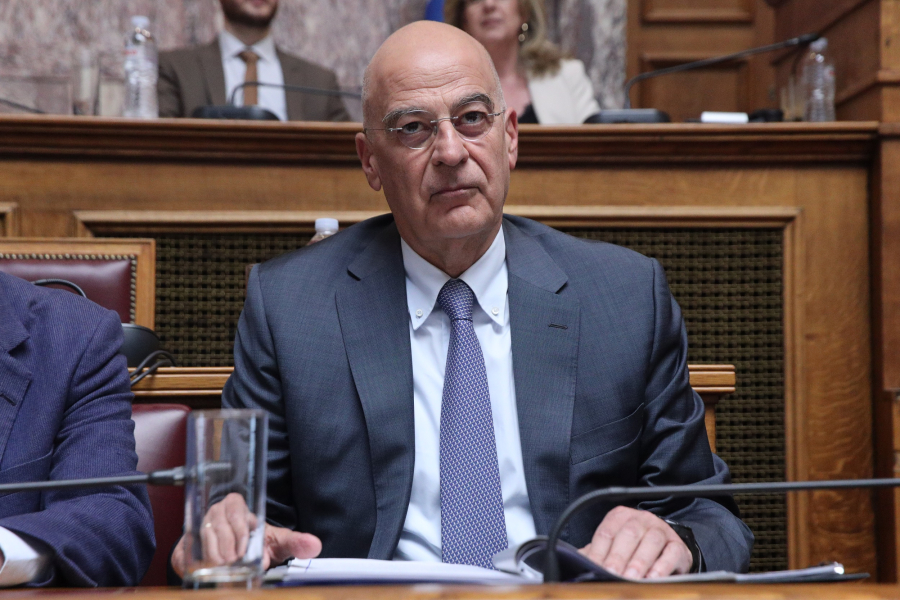 Με πόσους βουλευτές συζητά ο Δένδιας