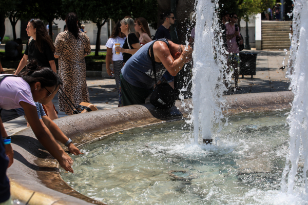 Μαρουσάκης για καύσωνα: Από Τετάρτη έως Παρασκευή, «καυτό» τριήμερο με 42αρια