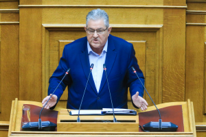 «Βόμβες» Κουτσούμπα στη Βουλή: Δύο drones που αναχαιτίστηκαν στην Κύπρο είχαν στόχο τη Σούδα