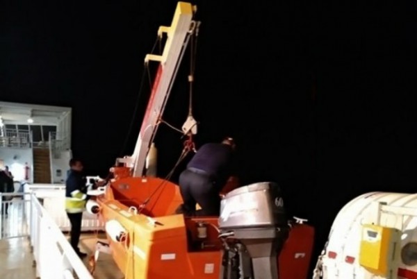 Alert: Επιβάτης του Blue Star Νάξος έπεσε στη θάλασσα