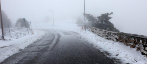 Κακοκαιρία εξπρές με τσουχτερό κρύο, θυελλώδεις ανέμους και χιόνι στην Πάρνηθα το Σαββατοκύριακο