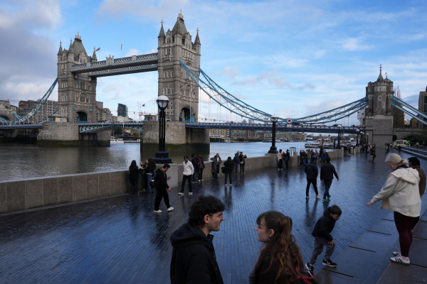 Οριακή ανάπτυξη 0,1% για τη βρετανική οικονομία το δ’ τρίμηνο