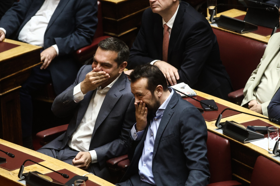 «Δεν έχει ραγίσει το γυαλί με τον Τσίπρα», εκτιμά ο Νίκος Παππάς με αφορμή όσα λέει στο βιβλίο του