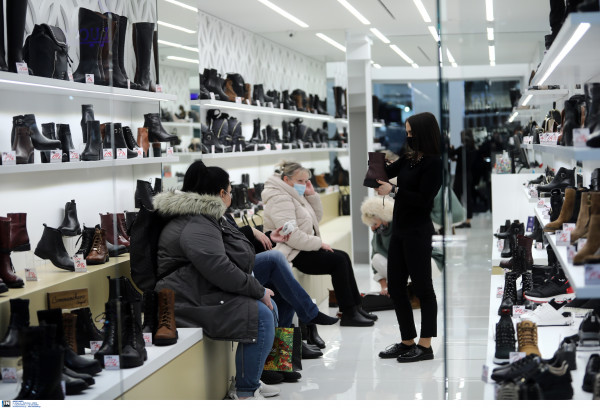 Απίθανες δικαιολογίες πολιτών για τους ελέγχους στα καταστήματα: Μου έχουν τρυπήσει όλα τα εσώρουχα (vid)