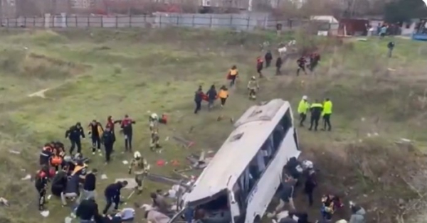 Κωνσταντινούπολη: Λεωφορείο έπεσε σε χαράδρα - Τέσσερις νεκροί, εννιά τραυματίες (Βίντεο)