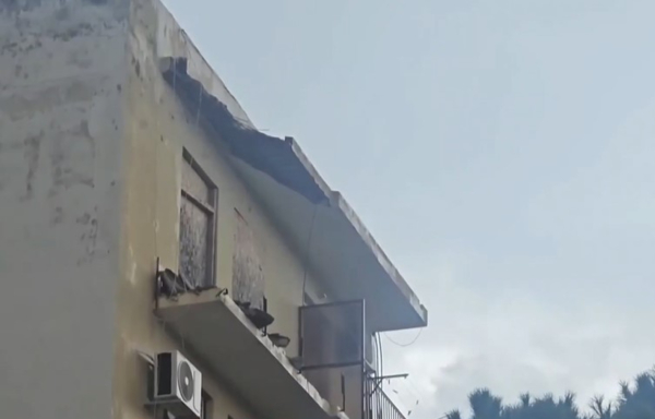 Χίος: Τμήμα μπαλκονιού έπεσε σε προαύλιο σχολείου (βίντεο)