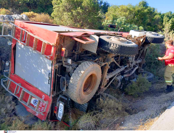 Τραυματίστηκαν πυροσβέστες στη φωτιά της Καβάλας, κάηκε πυροσβεστικό όχημα - Κάηκαν σπίτια στο Διαλεκτό, νέες εκκενώσεις οικισμών