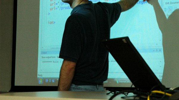 Καθηγητές με μισθούς πείνας - Γι΄ αυτό γυρίζουν την πλάτη οι υποψήφιοι στις σχολές