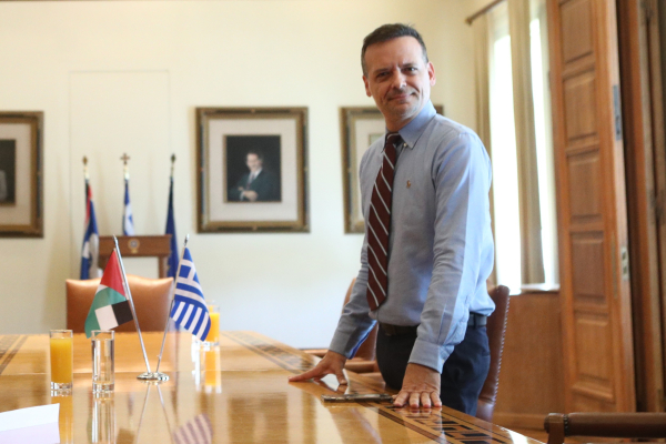 Ο Δούκας στην ΔΕΘ, έξω από το Βελλίδειο