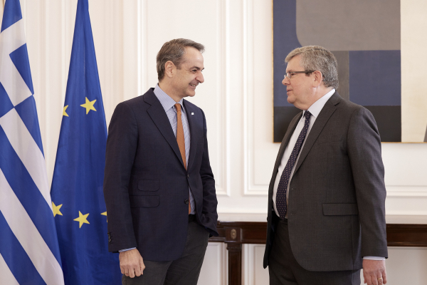 Tιμητική πολιτογράφηση του καθηγητή Kevin Featherstone