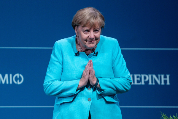 Γιατί η Μέρκελ έχασε τη… φωνή της με τον Τσίπρα