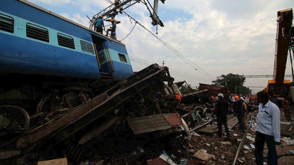 10 νεκροί και 150 τραυματίες από εκτροχιασμό τρένου στην Ινδία