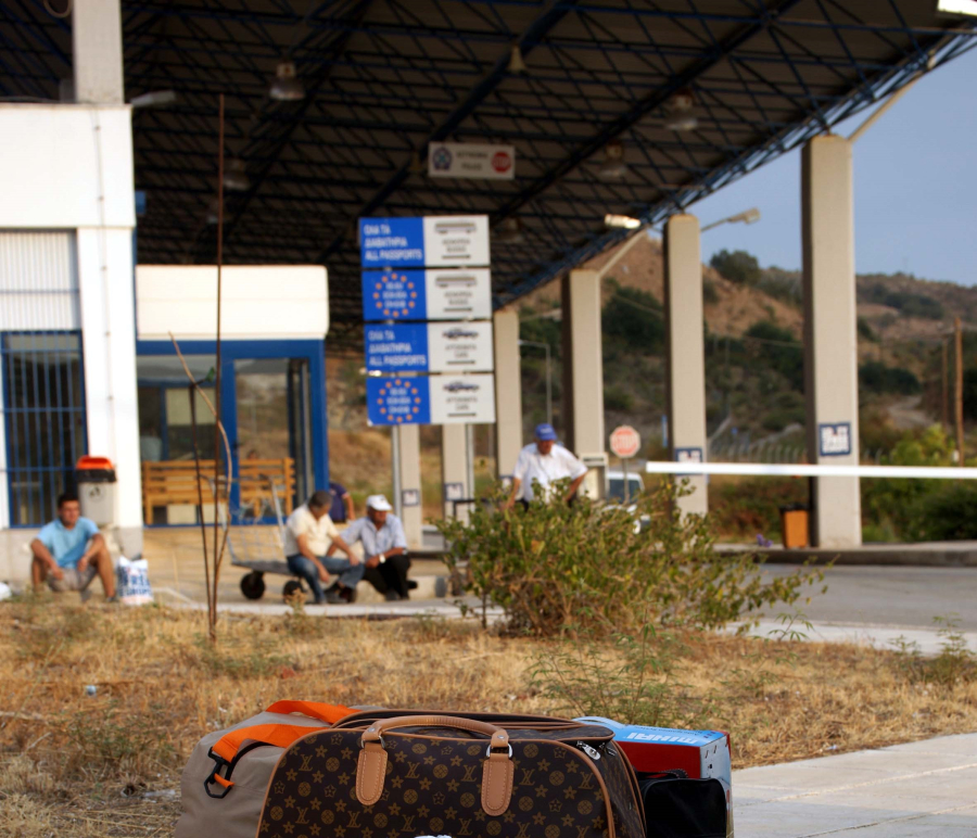 Αλβανία: Πέντε Αλβανοί μεταναστεύουν κάθε μία ώρα και ρίχνουν μαύρη πέτρα πίσω τους