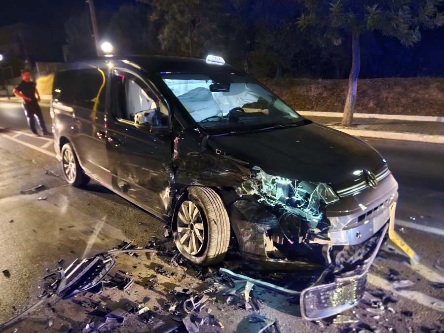 Χανιά: Σφοδρή σύγκρουση ΙΧ με ταξί - «Αποφάσισαν ότι στο δρόμο θα γίνει Grand Prix» (Βίντεο)