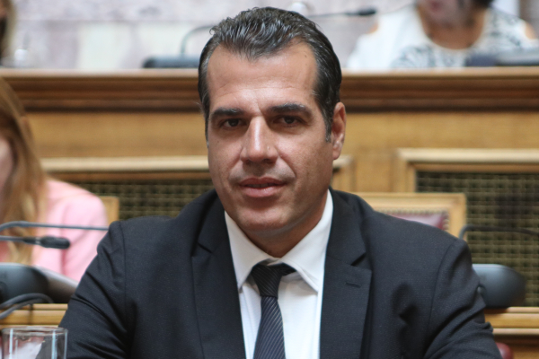 Πλεύρης: Έστελναν μαζικό μήνυμα σε μετανάστες να κατευθυνθούν προς την Ελλάδα