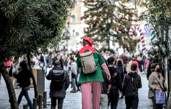 Ανοιχτά μαγαζιά σήμερα Κυριακή: Τι ώρα κλείνουν