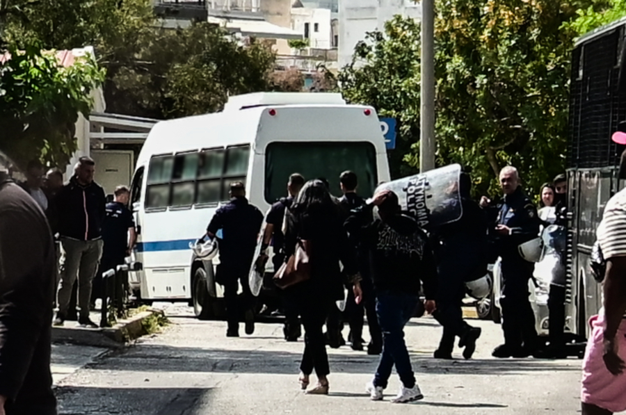 Νομική: Ελεύθεροι με περιοριστικούς όρους οι έξι κατηγορούμενοι