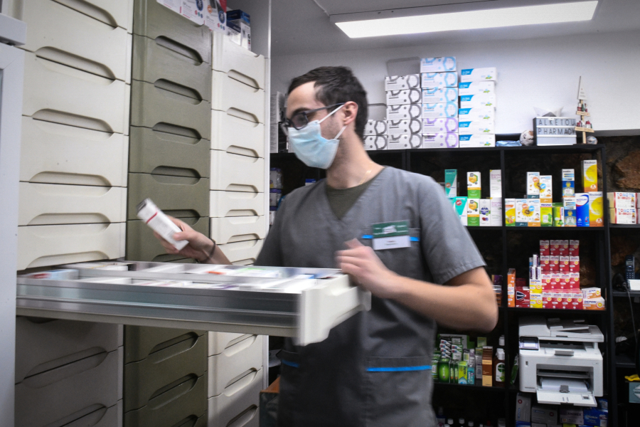 Καλπάζει η γρίπη: 17 στη ΜΕΘ, τρεις νεκροί στη νέα έκθεση του ΕΟΔΥ