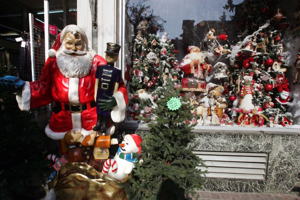 Εορταστικό ωράριο Χριστουγέννων 2018: Πότε αρχίζει και ποιες Κυριακές θα είναι ανοιχτά τα μαγαζιά