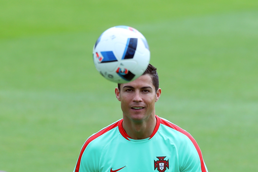 «Βόμβα» από την Ισπανία: Φήμες για εξαγορά της Βαλένθια από τον Κριστιάνο Ρονάλντο!